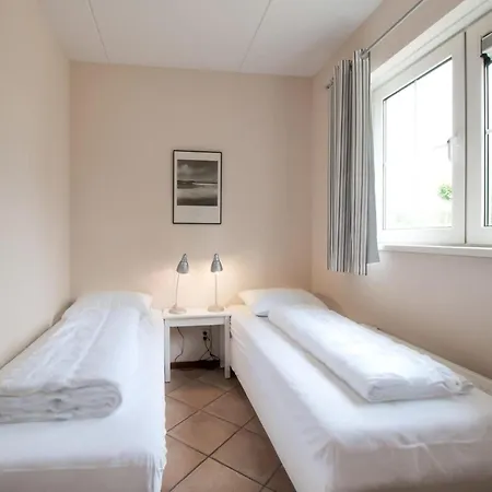 Charming With Terrace Near Forest Ferienhaus Sint Maartensvlotbrug