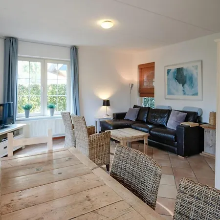 Charming With Terrace Near Forest Ferienhaus Sint Maartensvlotbrug