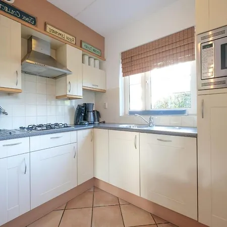 Charming With Terrace Near Forest Ferienhaus