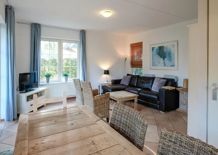 Charming With Terrace Near Forest Дом отдыха Sint Maartensvlotbrug